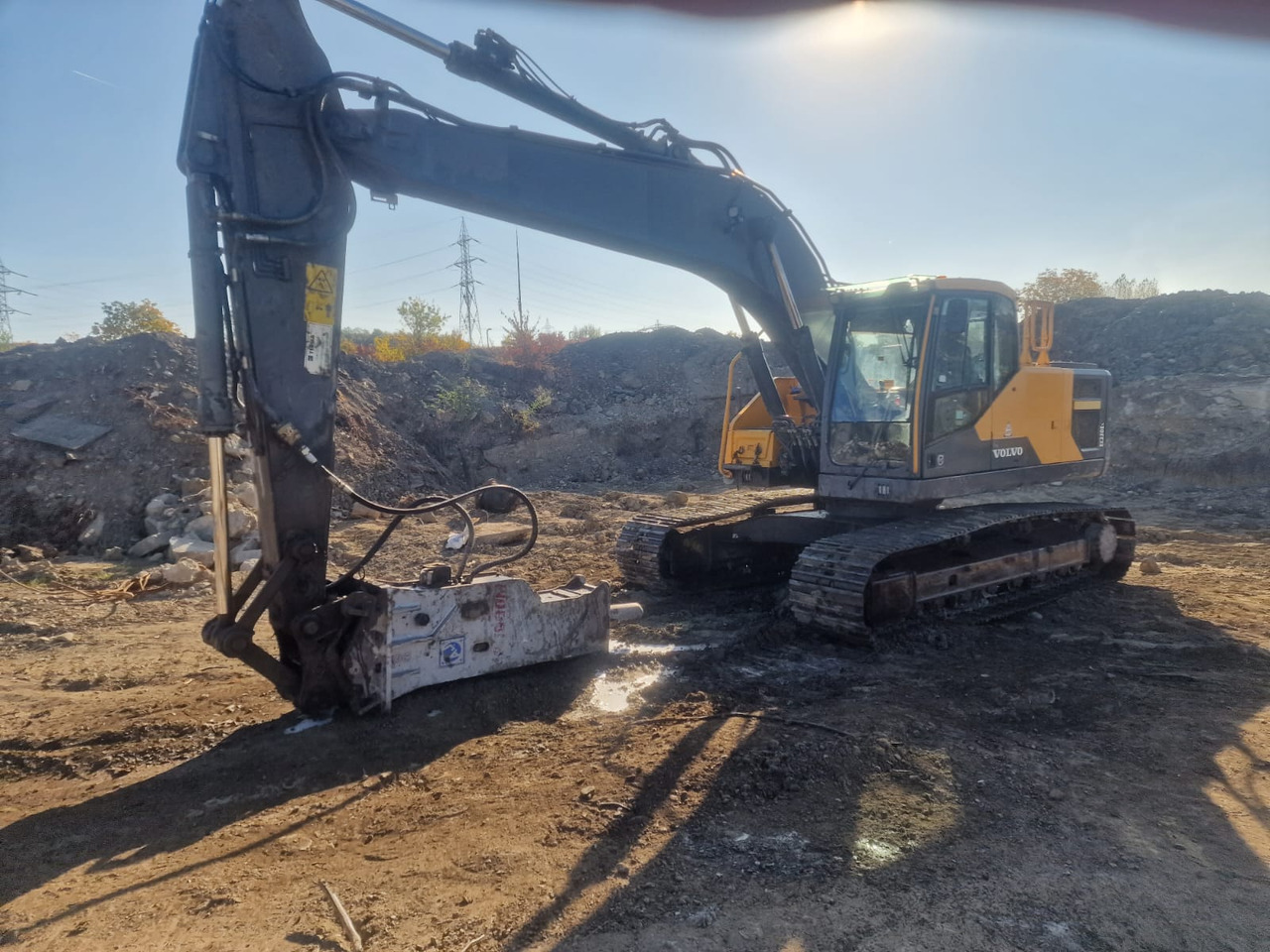 VOLVO EC220 E - Escavadeira: foto 1 VOLVO EC220 E - Escavadeira: foto 1