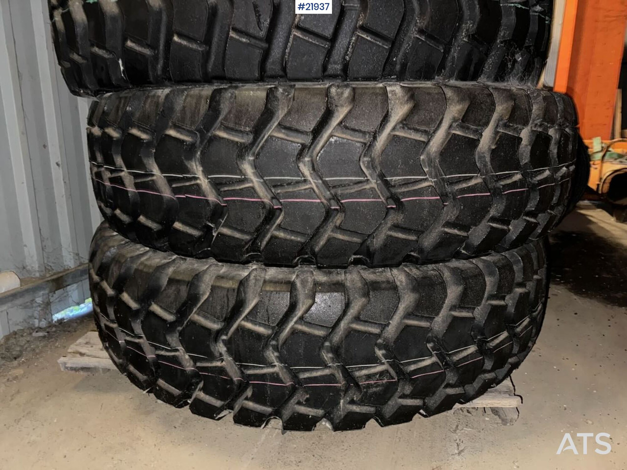 4 stk dekk til hjullaster eller veghøvel - Pneu por Máquina de construção: foto 1 4 stk dekk til hjullaster eller veghøvel - Pneu por Máquina de construção: foto 1