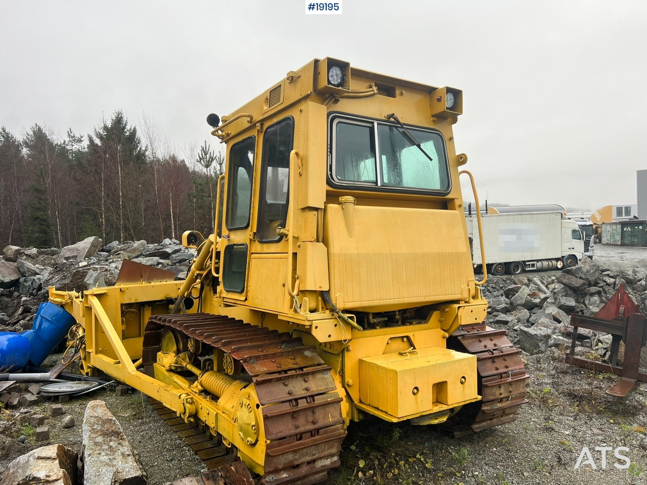 Caterpillar D5B - Buldôzer: foto 1 Caterpillar D5B - Buldôzer: foto 1
