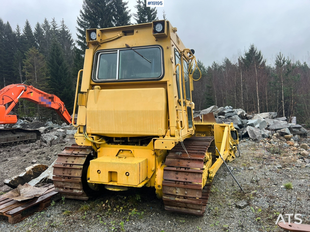 Caterpillar D5B - Buldôzer: foto 3 Caterpillar D5B - Buldôzer: foto 3