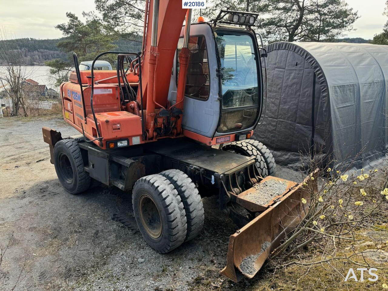 Hitachi EX135W - Escavadeira: foto 5 Hitachi EX135W - Escavadeira: foto 5