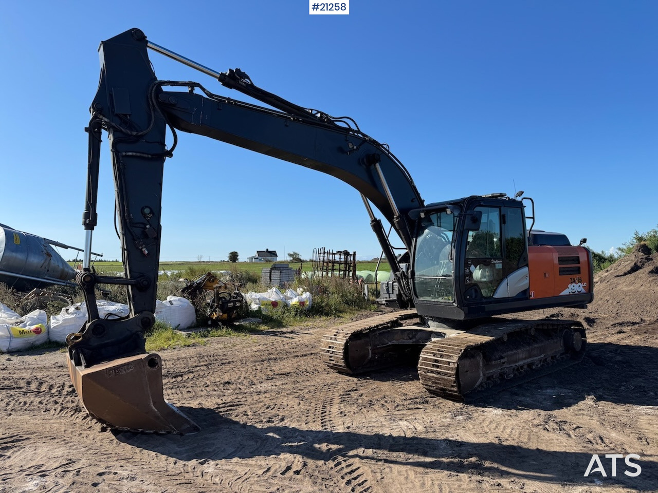 Hitachi ZX 190 LC-6 med Engcon rototilt og graveskuffe. - Escavadeira: foto 1 Hitachi ZX 190 LC-6 med Engcon rototilt og graveskuffe. - Escavadeira: foto 1