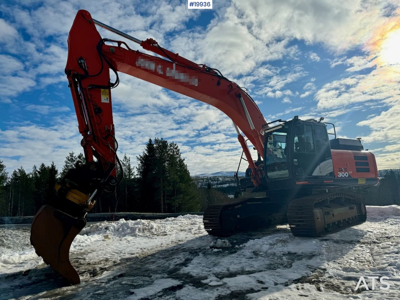 Hitachi ZX300LC-6 - Escavadeira: foto 1 Hitachi ZX300LC-6 - Escavadeira: foto 1