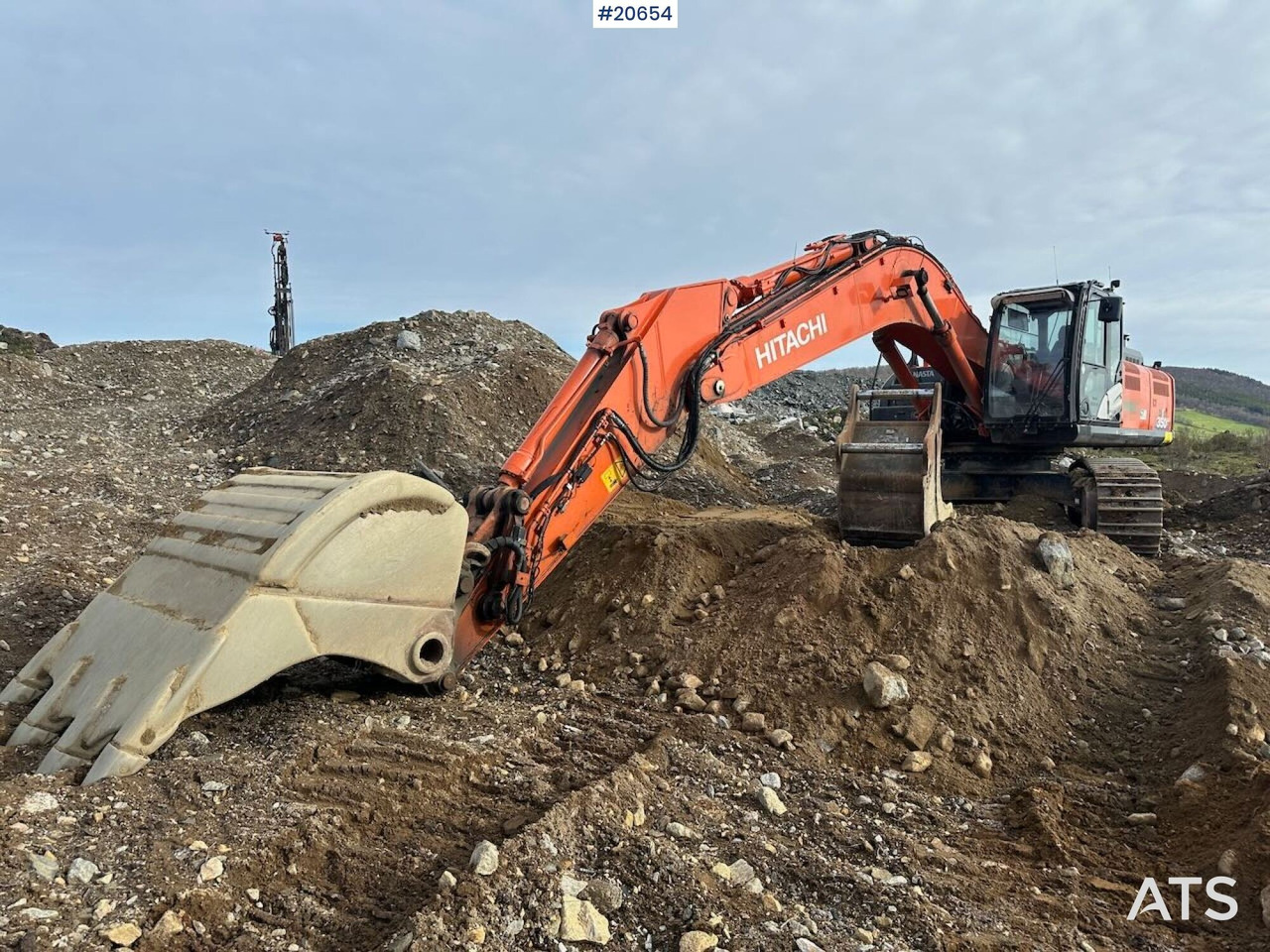 Hitachi ZX350LC-6 - Escavadeira: foto 1 Hitachi ZX350LC-6 - Escavadeira: foto 1