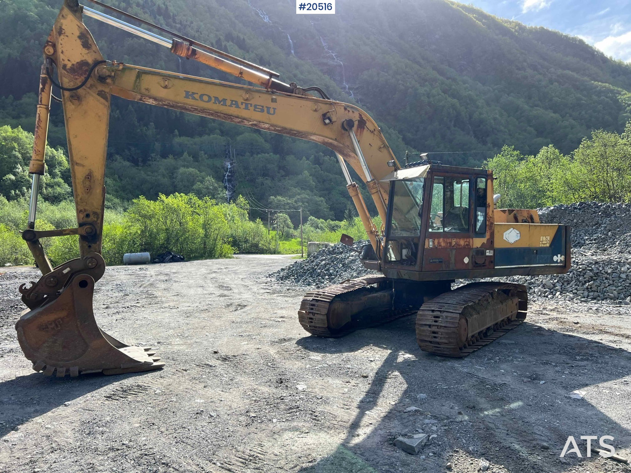 Komatsu PC200-3 - Escavadeira: foto 1 Komatsu PC200-3 - Escavadeira: foto 1
