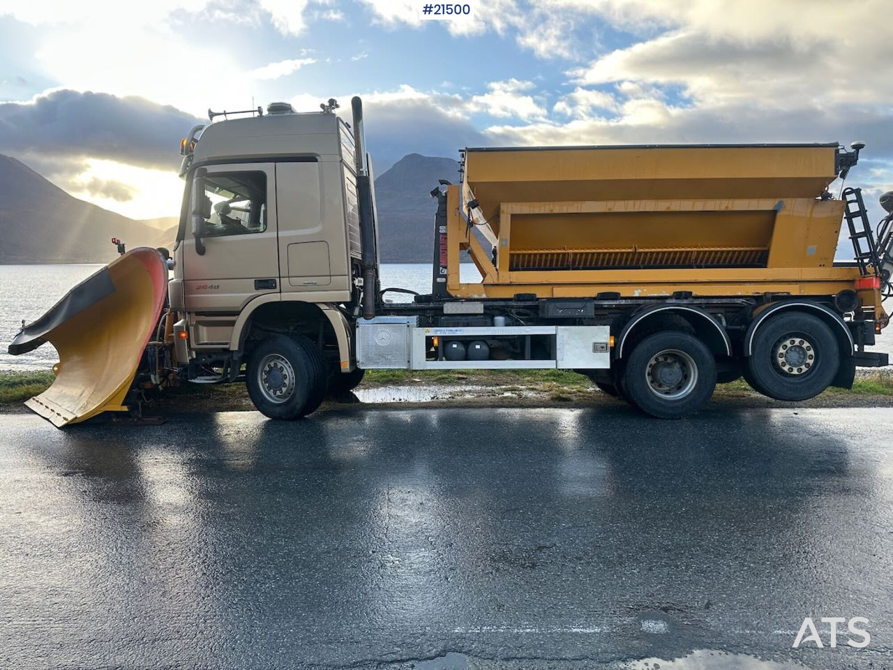 Mercedes Actros 2848 4x4+2 brøyterigget krokbil - Camião polibenne: foto 2 Mercedes Actros 2848 4x4+2 brøyterigget krokbil - Camião polibenne: foto 2