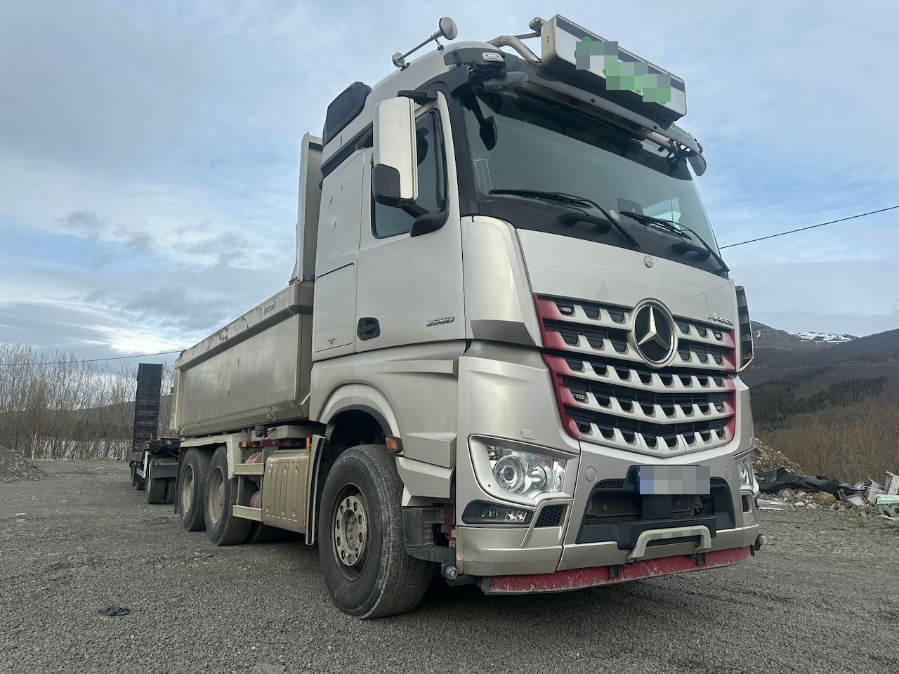 Mercedes Arocs 2658 - Camião basculante: foto 1 Mercedes Arocs 2658 - Camião basculante: foto 1