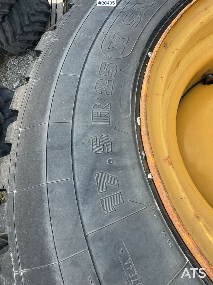 Michelin vinterdekk m/ felg - Jantes e pneus por Máquina de construção: foto 3 Michelin vinterdekk m/ felg - Jantes e pneus por Máquina de construção: foto 3