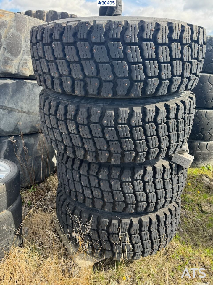 Michelin vinterdekk m/ felg - Jantes e pneus por Máquina de construção: foto 1 Michelin vinterdekk m/ felg - Jantes e pneus por Máquina de construção: foto 1