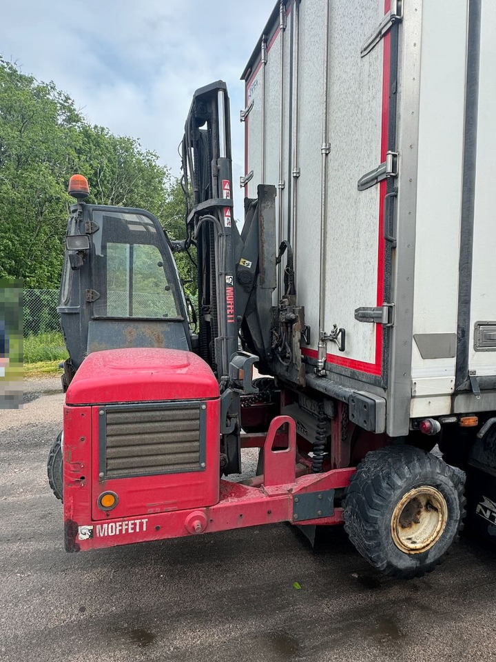 Moffett M4 25.4 - Empilhadeira montada em caminhão: foto 5 Moffett M4 25.4 - Empilhadeira montada em caminhão: foto 5
