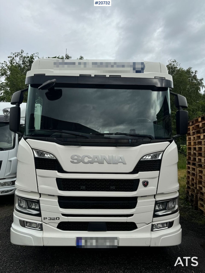 Scania P320 - Camião de caixa aberta/ Plataforma, Camião grua: foto 4 Scania P320 - Camião de caixa aberta/ Plataforma, Camião grua: foto 4