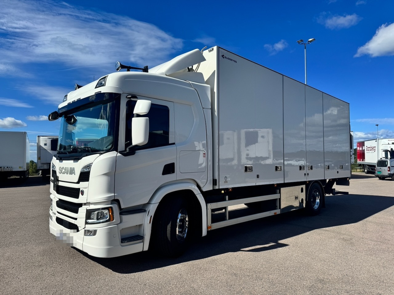 Scania P360 - Camião furgão: foto 2 Scania P360 - Camião furgão: foto 2