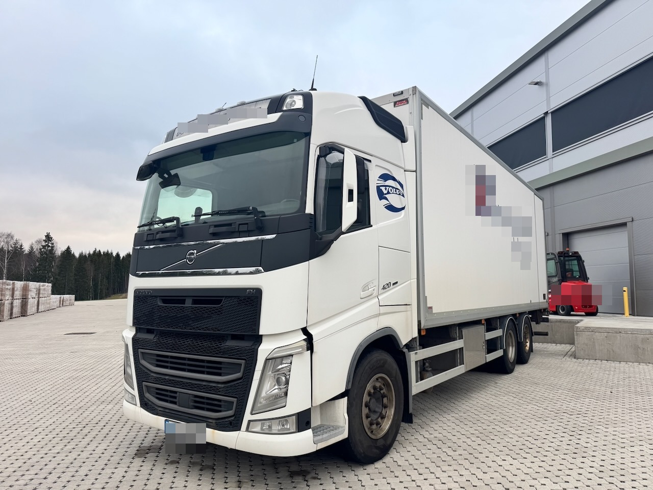 Volvo 2015 Volvo FH420 6x2 Skapbil. Eu-godkjent. SE VIDEO - Camião furgão: foto 1 Volvo 2015 Volvo FH420 6x2 Skapbil. Eu-godkjent. SE VIDEO - Camião furgão: foto 1