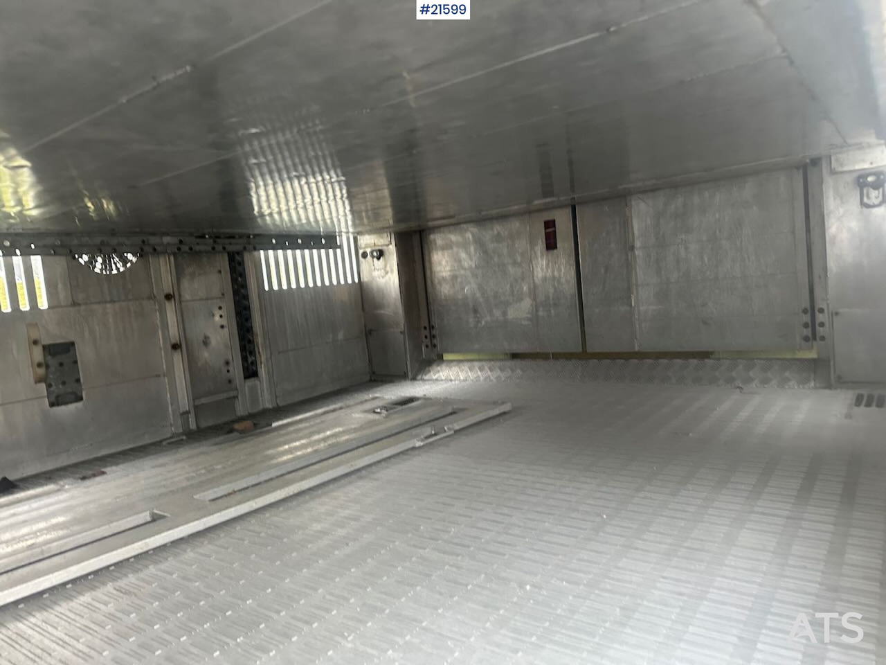 Leasing de Volvo 540 8x4 dyrebil m/ Finkl påbygg, onspot og godkjent til 225 dyr Volvo 540 8x4 dyrebil m/ Finkl påbygg, onspot og godkjent til 225 dyr: foto 14