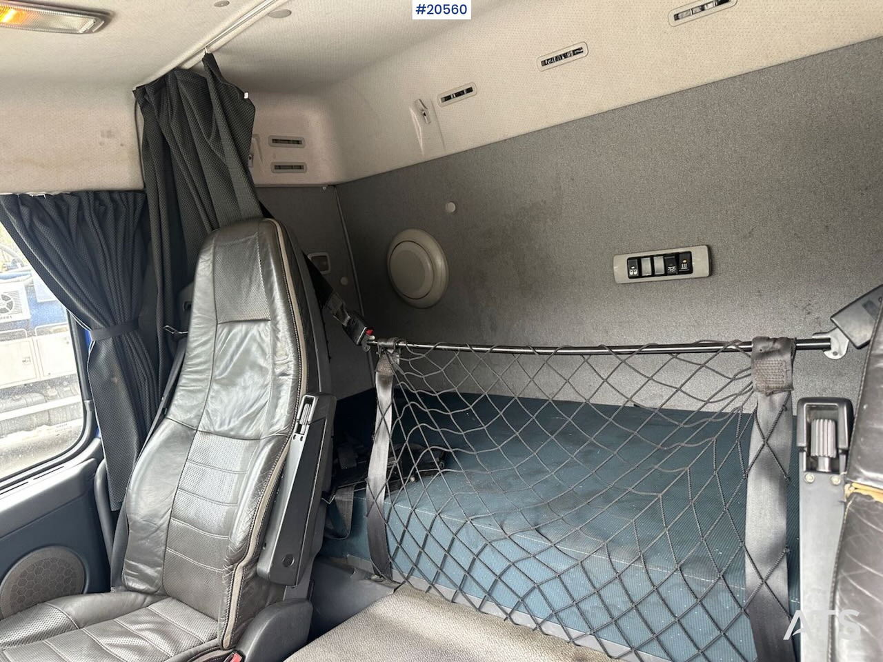 Caminhão limpa fossa Volvo FM460: foto 38