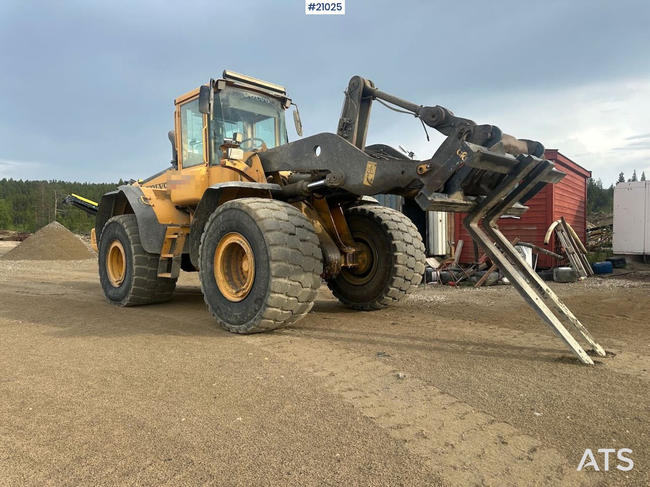 Volvo L120E hjullaster m/ vekt, skuffe og overhalt motor - Pá carregadora de rodas: foto 1 Volvo L120E hjullaster m/ vekt, skuffe og overhalt motor - Pá carregadora de rodas: foto 1