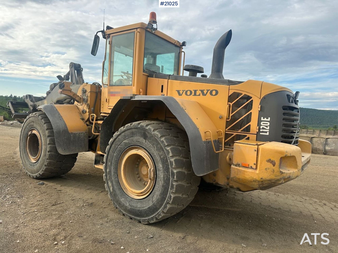 Volvo L120E hjullaster m/ vekt, skuffe og overhalt motor - Pá carregadora de rodas: foto 5 Volvo L120E hjullaster m/ vekt, skuffe og overhalt motor - Pá carregadora de rodas: foto 5