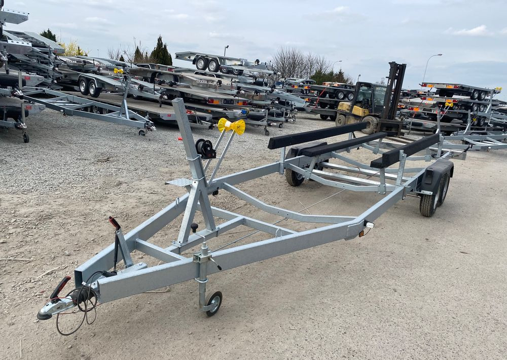 Boro PRZYCZEPA PODŁODZIOWA STYL AMERYKAŃSKI 7,80M - Reboque para barco: foto 1 Boro PRZYCZEPA PODŁODZIOWA STYL AMERYKAŃSKI 7,80M - Reboque para barco: foto 1