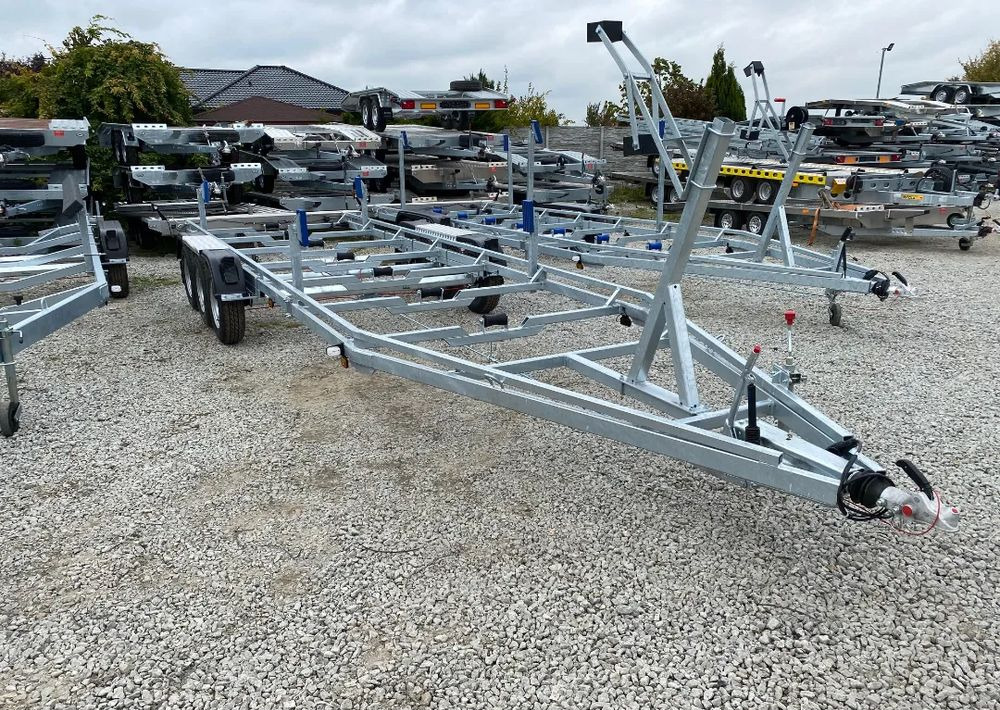 Boro Przyczepa pod ŁÓDŹ! 8,20M! - Reboque para barco: foto 1 Boro Przyczepa pod ŁÓDŹ! 8,20M! - Reboque para barco: foto 1