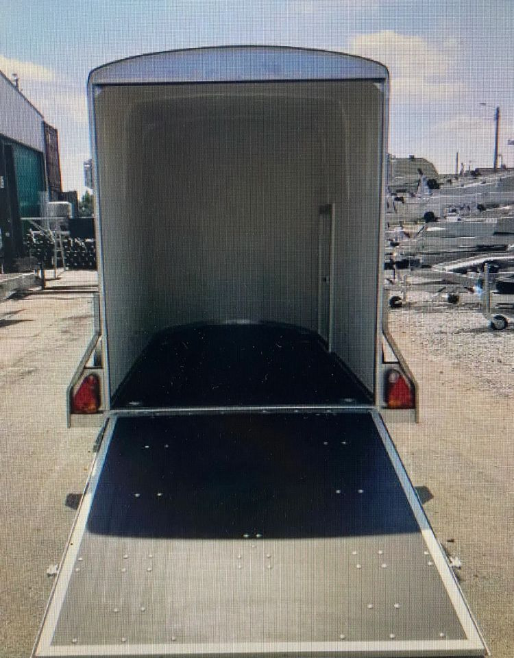 Niewiadów Furgon Niewiadów F1334 z trapem wjazdowym - Reboque para carros: foto 4 Niewiadów Furgon Niewiadów F1334 z trapem wjazdowym - Reboque para carros: foto 4