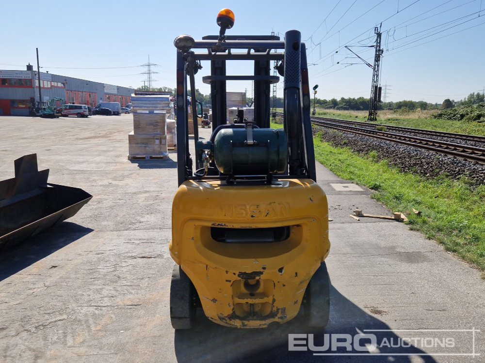 2003 Nissan UD02A25PQ - Empilhadeira: foto 4 2003 Nissan UD02A25PQ - Empilhadeira: foto 4