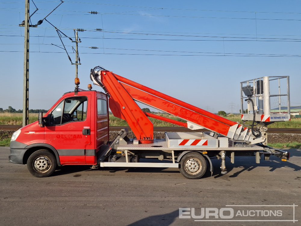 2012 Iveco 35S11 - Caminhão com plataforma aérea: foto 2 2012 Iveco 35S11 - Caminhão com plataforma aérea: foto 2