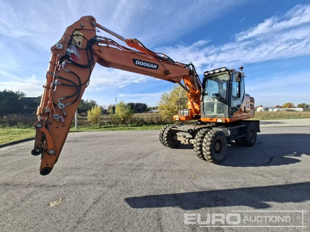 2013 Doosan DX160W-3 - Escavadeira de rodas: foto 1 2013 Doosan DX160W-3 - Escavadeira de rodas: foto 1