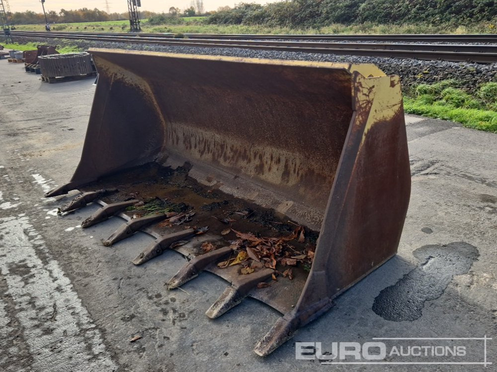 95" Front Loading Bucket to suit CAT - Balde: foto 2 95" Front Loading Bucket to suit CAT - Balde: foto 2