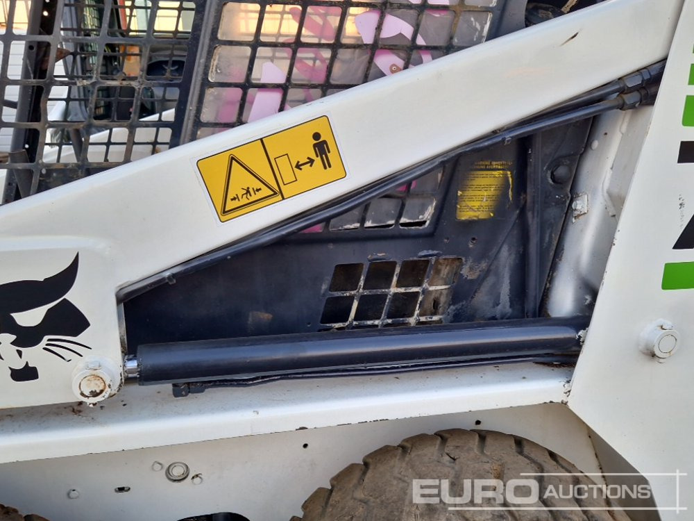 Mini pá carregadora Bobcat 743: foto 9