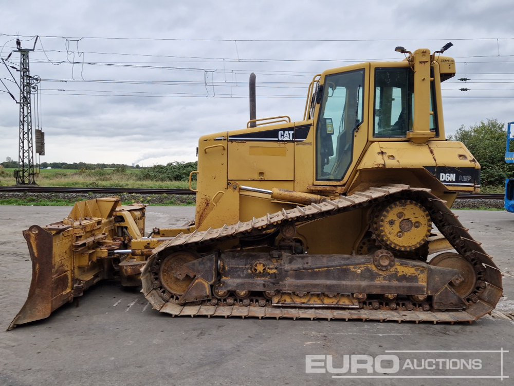 CAT D6N LGP - Buldôzer: foto 2 CAT D6N LGP - Buldôzer: foto 2