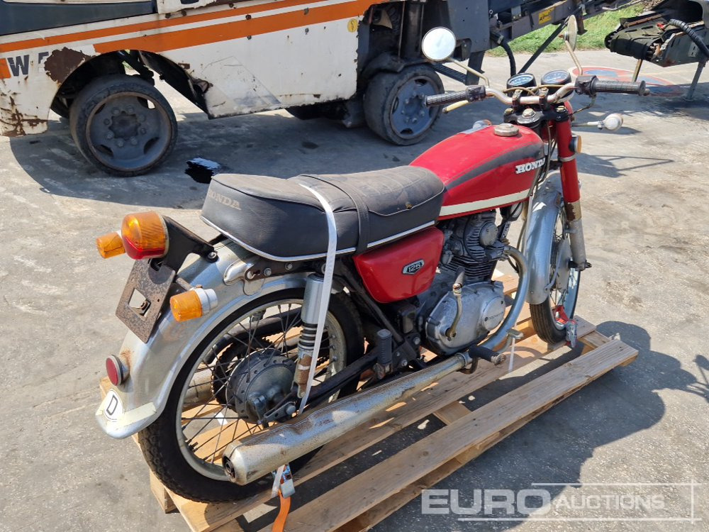 Honda 125 - Motocicleta: foto 3 Honda 125 - Motocicleta: foto 3