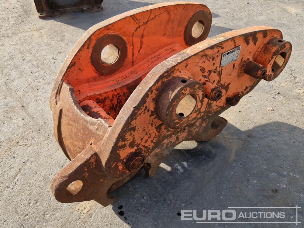 Hydraulic QH Twinlock, Pin 80/80mm, to suit 20-25 Ton Excavator (CAT 320B) - Acoplamento rápido: foto 1 Hydraulic QH Twinlock, Pin 80/80mm, to suit 20-25 Ton Excavator (CAT 320B) - Acoplamento rápido: foto 1