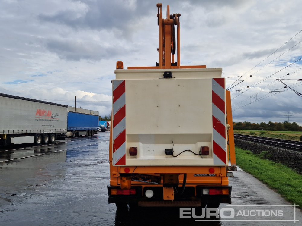 Mercedes 612D - Caminhão com plataforma aérea: foto 4 Mercedes 612D - Caminhão com plataforma aérea: foto 4