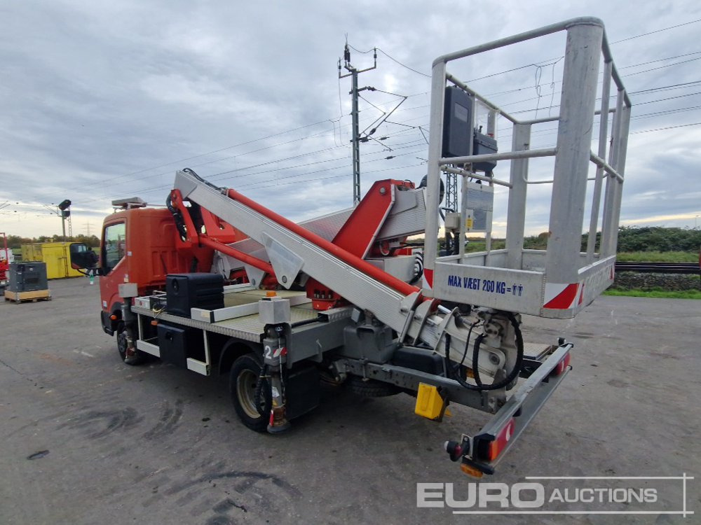 Nissan Cabstar 35.12 - Caminhão com plataforma aérea: foto 3 Nissan Cabstar 35.12 - Caminhão com plataforma aérea: foto 3