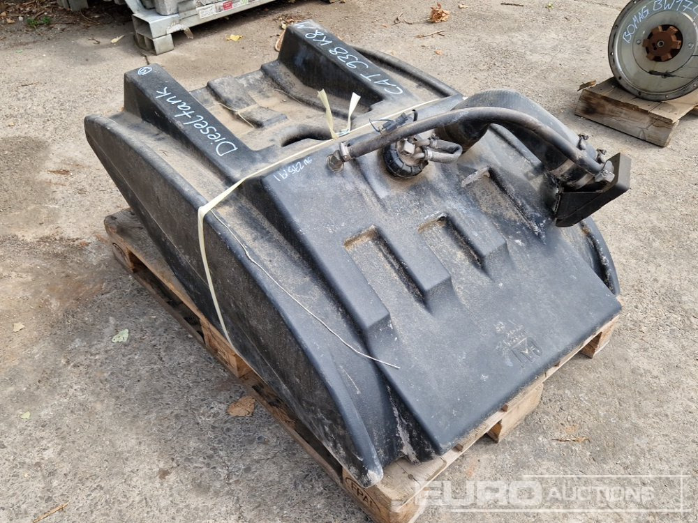 Diesel Tank to suit CAT 938 - Peça de reposição: foto 4 Diesel Tank to suit CAT 938 - Peça de reposição: foto 4
