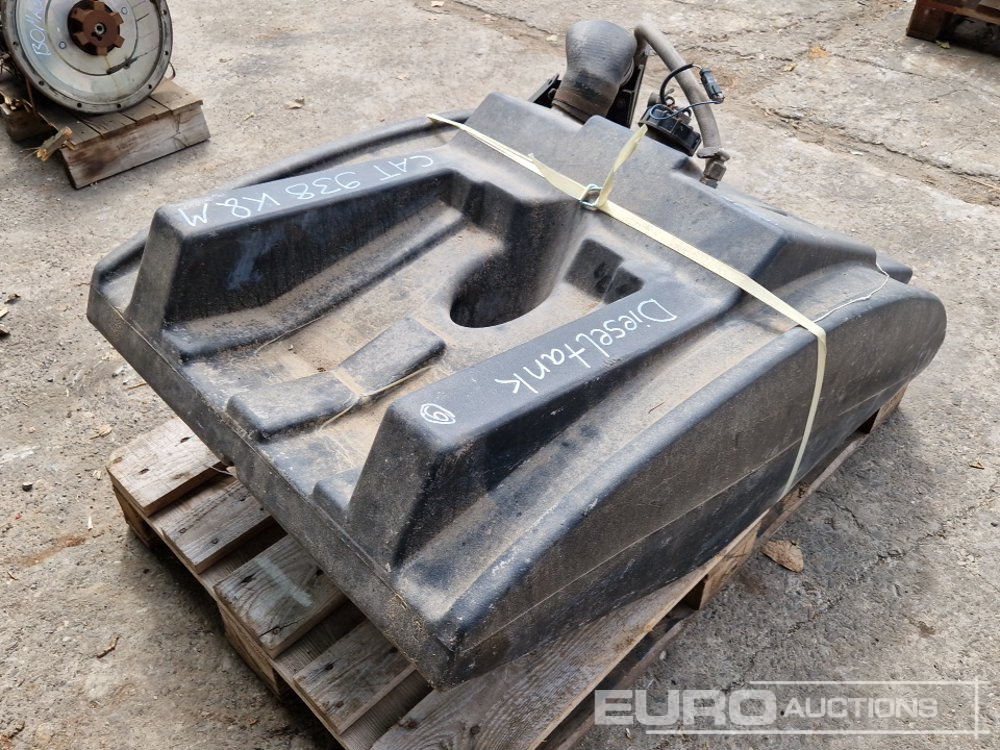 Diesel Tank to suit CAT 938 - Peça de reposição: foto 3 Diesel Tank to suit CAT 938 - Peça de reposição: foto 3