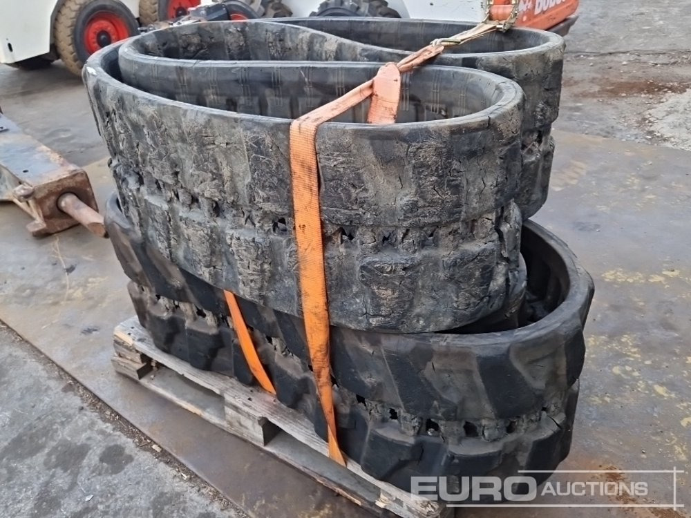 Rubber Tracks to suit Mini Excavator (2 of) - Rasto por Máquina de construção: foto 2 Rubber Tracks to suit Mini Excavator (2 of) - Rasto por Máquina de construção: foto 2