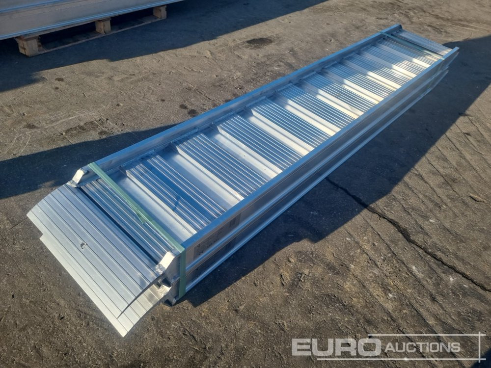 Unused 148.30L Aluminium Loading Rampes (2 of) 9000kg Capacity, 3000mm Length - Rampa de carregamento: foto 3 Unused 148.30L Aluminium Loading Rampes (2 of) 9000kg Capacity, 3000mm Length - Rampa de carregamento: foto 3