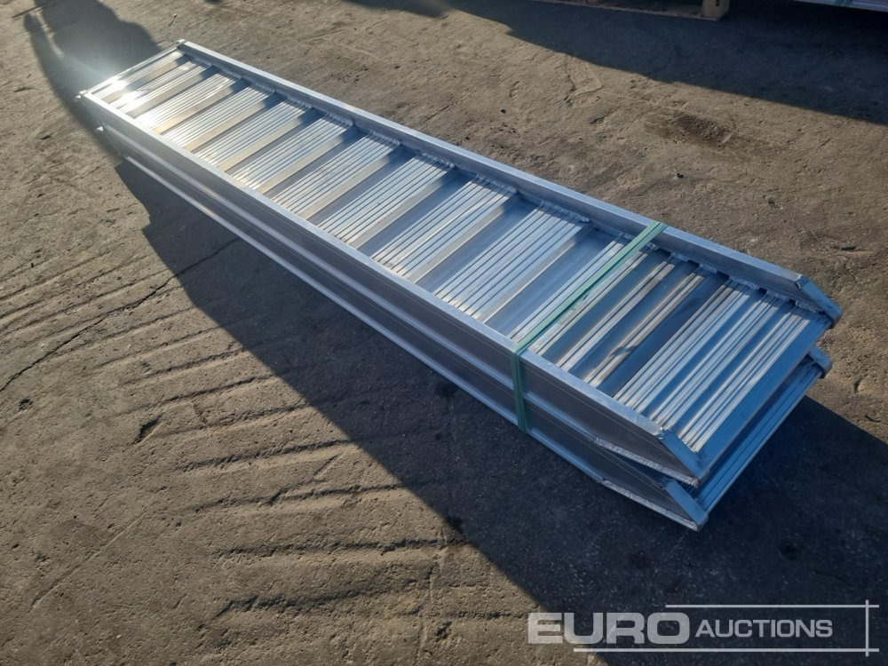 Unused 148.30L Aluminium Loading Rampes (2 of) 9000kg Capacity, 3000mm Length - Rampa de carregamento: foto 4 Unused 148.30L Aluminium Loading Rampes (2 of) 9000kg Capacity, 3000mm Length - Rampa de carregamento: foto 4