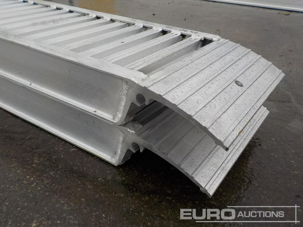 Unused CLM 85.25 Aluminium Loading Ramps (2 of) 2920kg Capacity, 2500mm Length - Rampa de carregamento: foto 4 Unused CLM 85.25 Aluminium Loading Ramps (2 of) 2920kg Capacity, 2500mm Length - Rampa de carregamento: foto 4