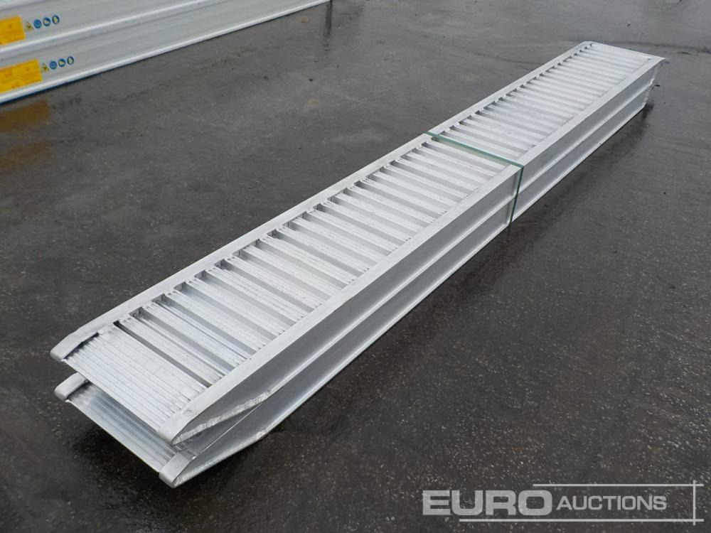 Unused CLM 85.25 Aluminium Loading Ramps (2 of) 2920kg Capacity, 2500mm Length - Rampa de carregamento: foto 1 Unused CLM 85.25 Aluminium Loading Ramps (2 of) 2920kg Capacity, 2500mm Length - Rampa de carregamento: foto 1