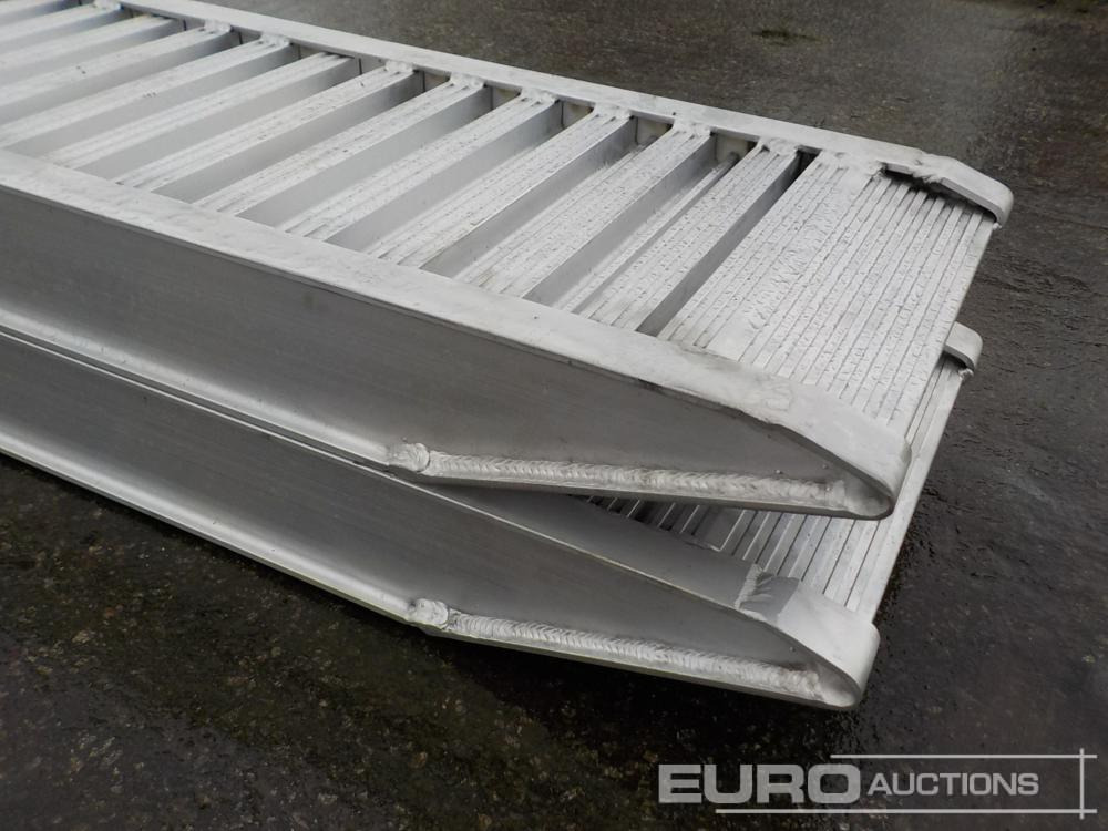 Unused CLM 85.25 Aluminium Loading Ramps (2 of) 2920kg Capacity, 2500mm Length - Rampa de carregamento: foto 3 Unused CLM 85.25 Aluminium Loading Ramps (2 of) 2920kg Capacity, 2500mm Length - Rampa de carregamento: foto 3