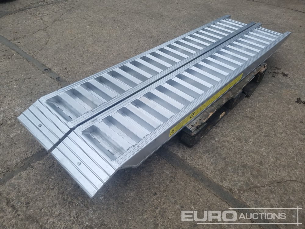 Unused Set of Aluminium Ramps, 250cm, 6,000kg - Rampa de carregamento: foto 3 Unused Set of Aluminium Ramps, 250cm, 6,000kg - Rampa de carregamento: foto 3