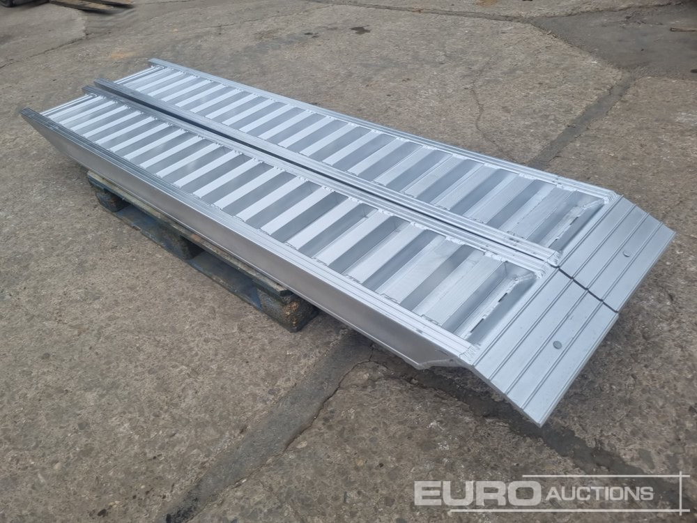 Unused Set of Aluminium Ramps, 250cm, 6,000kg - Rampa de carregamento: foto 2 Unused Set of Aluminium Ramps, 250cm, 6,000kg - Rampa de carregamento: foto 2