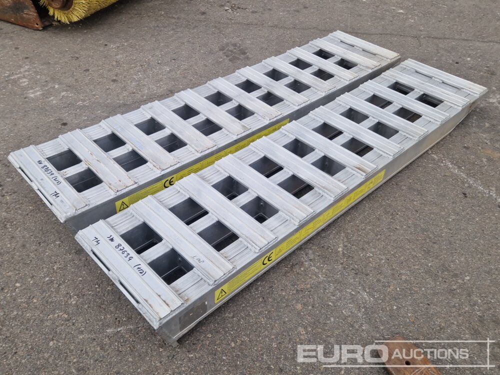 Loading Ramps - Equipamento de construção: foto 1 Loading Ramps - Equipamento de construção: foto 1
