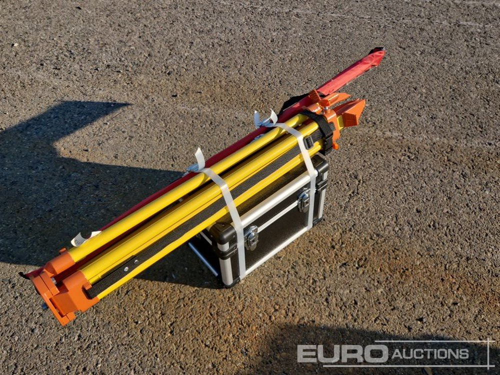 Unused 2025 Captok Self-Leveling Rotary Laser Level Wth Batteries, Receiver, Tripod, Grade Rod / Laser - Equipamento de construção: foto 4 Unused 2025 Captok Self-Leveling Rotary Laser Level Wth Batteries, Receiver, Tripod, Grade Rod / Laser - Equipamento de construção: foto 4