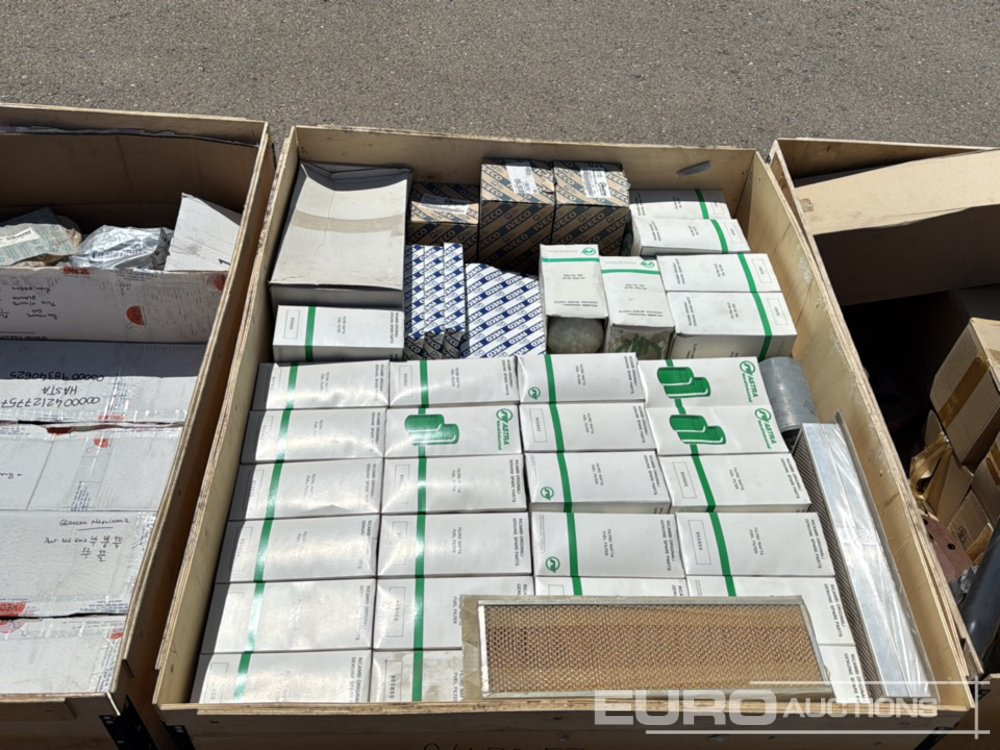 Unused Astra Pallet Spare Parts & Filters (3 of) - Equipamento de construção: foto 4 Unused Astra Pallet Spare Parts & Filters (3 of) - Equipamento de construção: foto 4