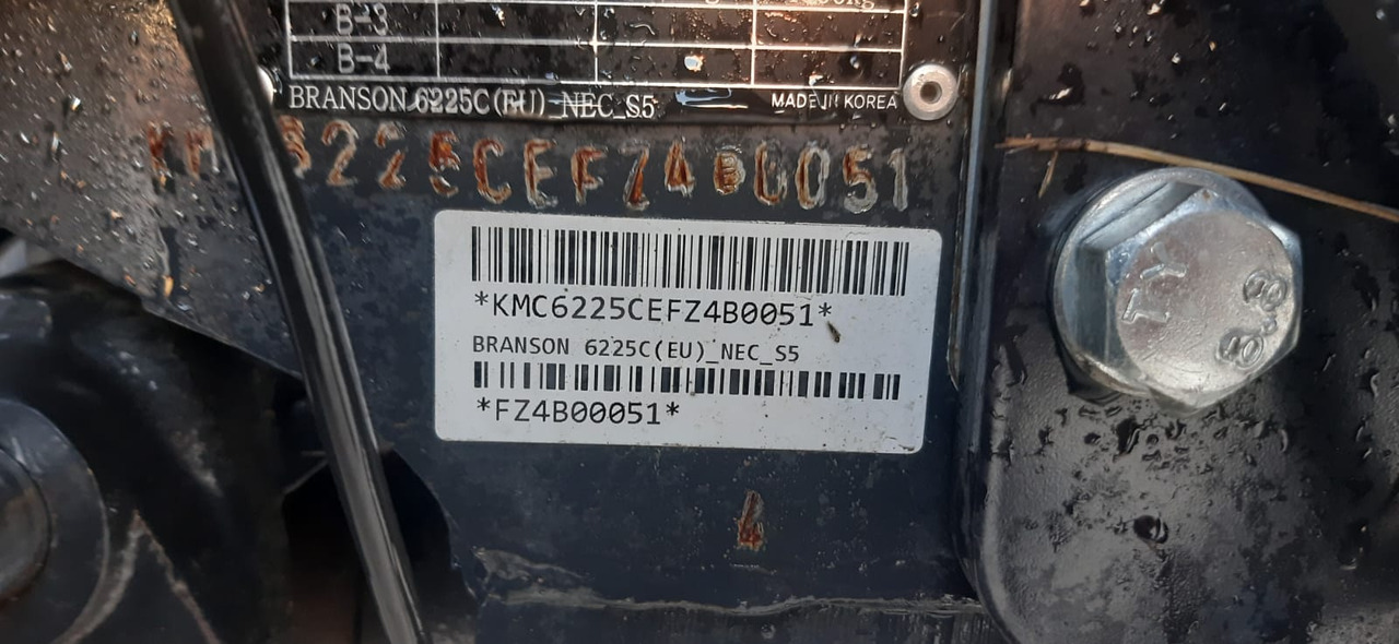 Branson Branson 6225C - Trator: foto 2 Branson Branson 6225C - Trator: foto 2