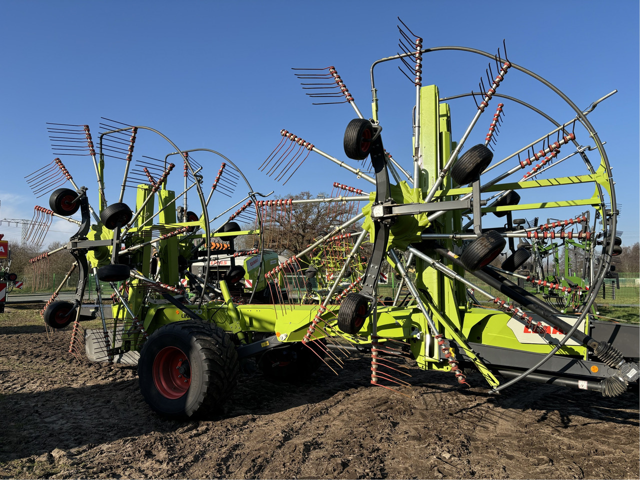 Claas Liner 4800 Trend - Ancinho enleirador: foto 1 Claas Liner 4800 Trend - Ancinho enleirador: foto 1