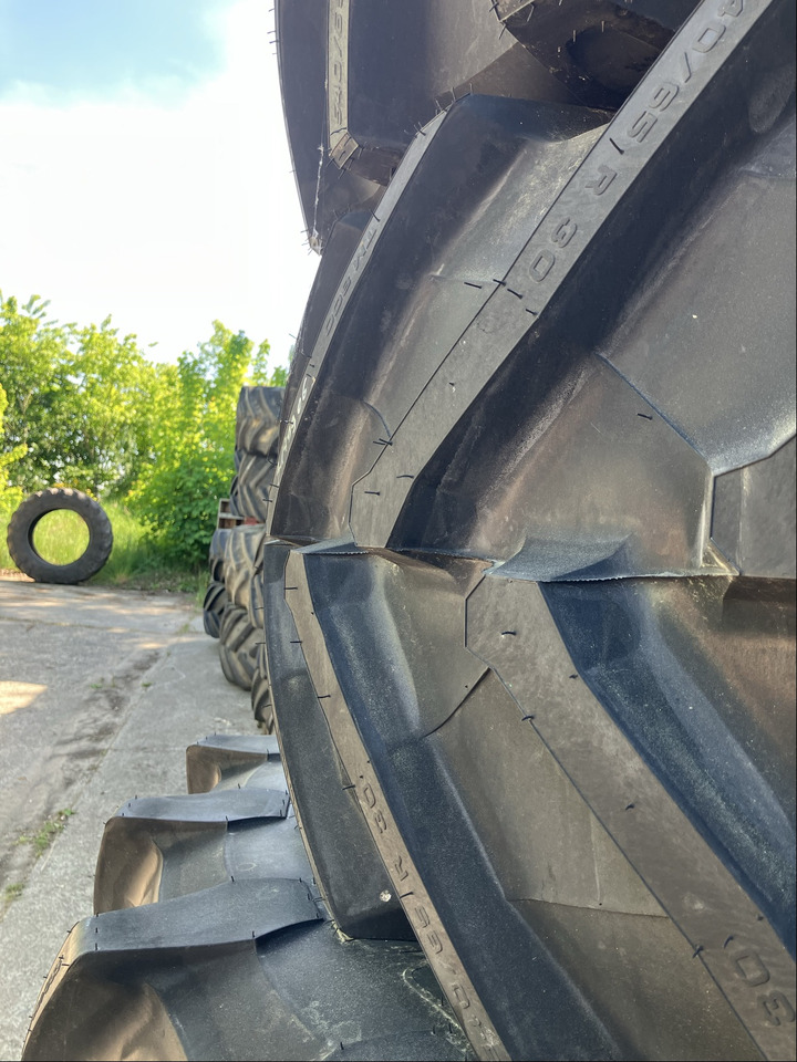 Fendt 580/70R42 u. 540/65R30 - Jantes e pneus: foto 2 Fendt 580/70R42 u. 540/65R30 - Jantes e pneus: foto 2